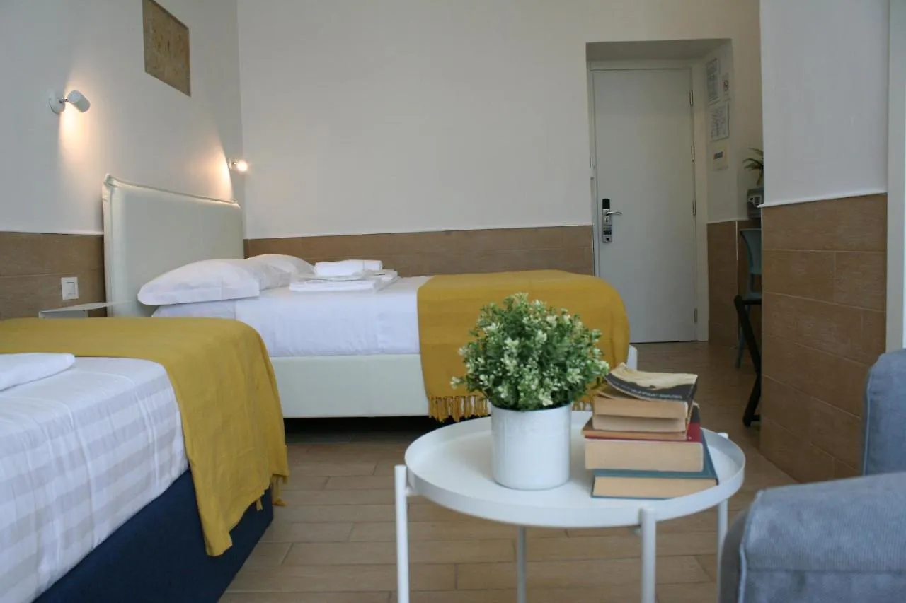 H22 Hotel Naples