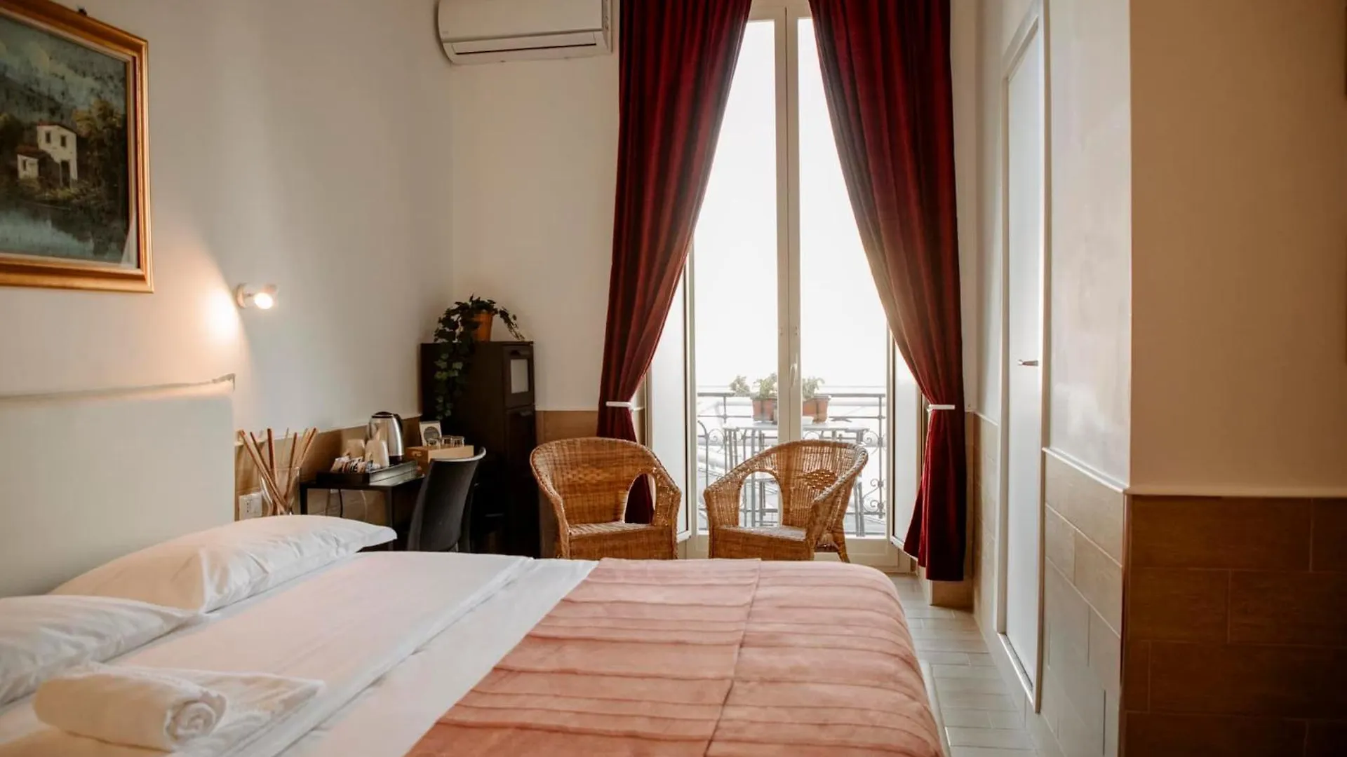 H22 Hotel Naples